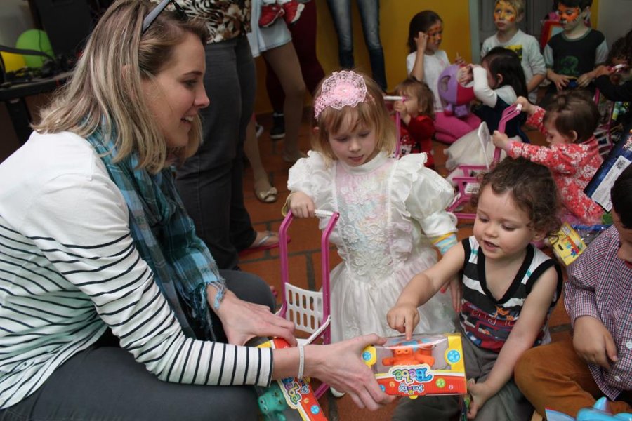 Núcleo de Jovens doa brinquedos à creche de Rio do Sul