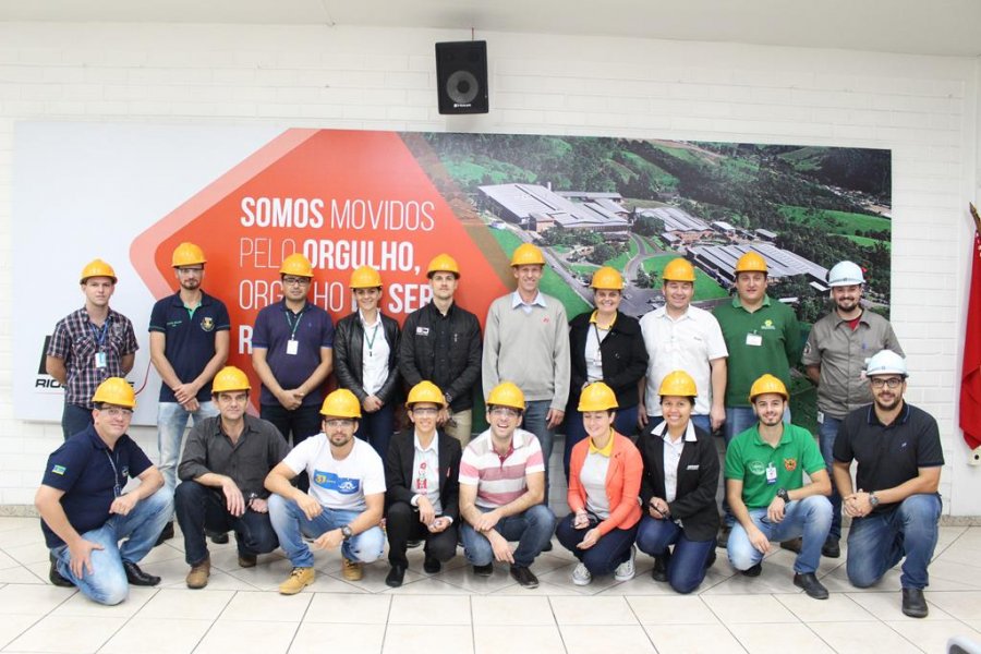 Técnicos em segurança no trabalho realizam visita técnica à Metalúrgica Riosulense