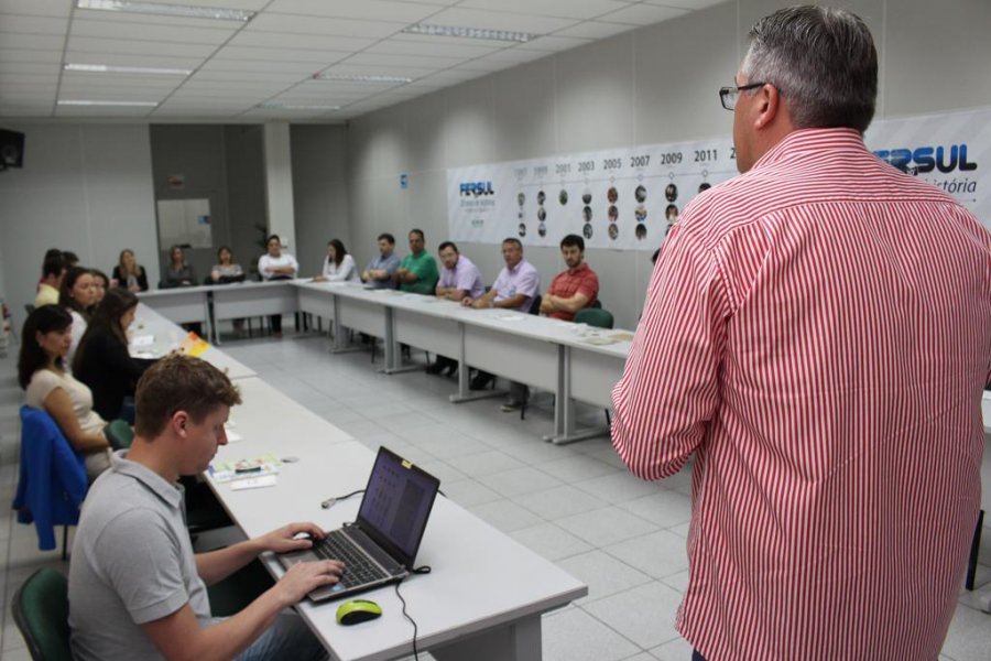 A quarta-feira começou com Café com novos associados