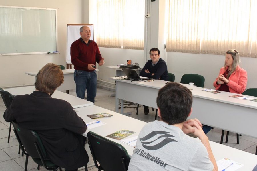 Núcleo da ACIRS recebe diretor de turismo de Presidente Getúlio