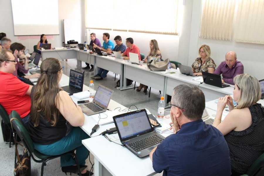 Consultores de Santa Catarina participam de treinamento na ACIRS