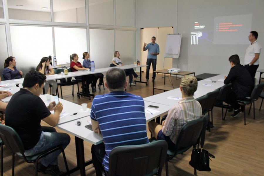 Profissionais de gastronomia recebem orientações técnicas sobre Marketing Digital