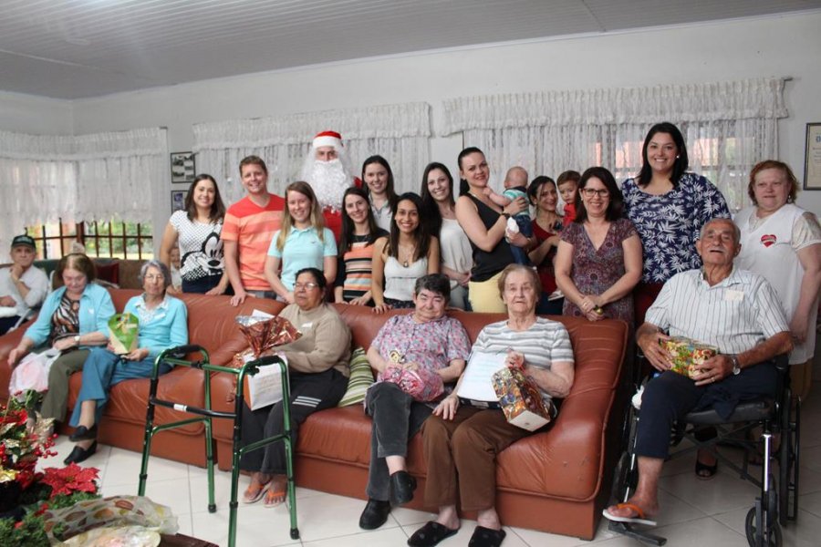 Equipe da ACIRS visita o Asilo São Vicente de Paulo