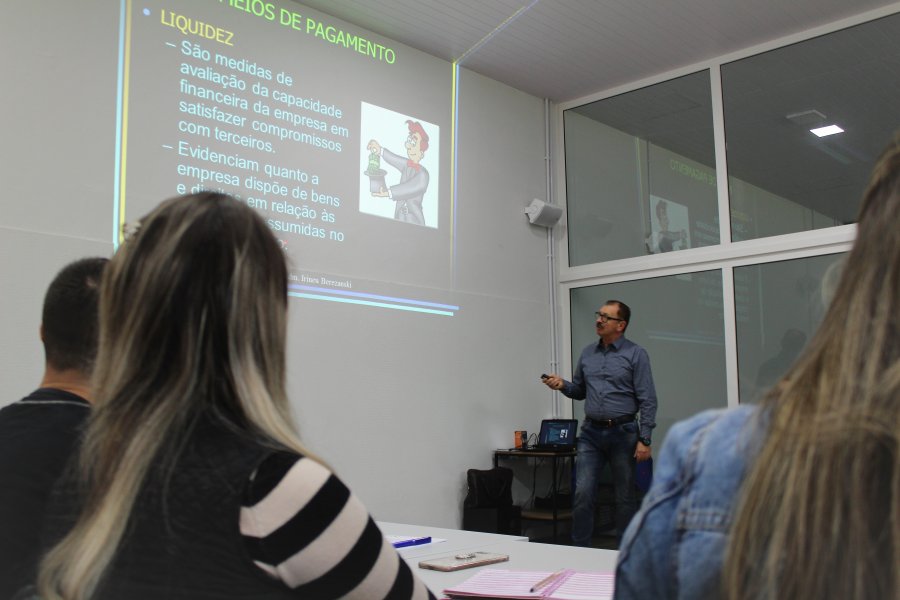 De março a maio, arquitetos recebem orientações sobre gestão financeira, planejamento e marketing