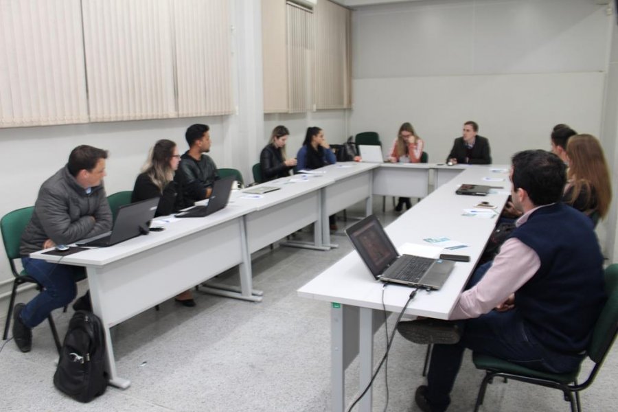 Ferramenta de organização é apresentada ao Núcleo de Jovens Empreendedores da ACIRS