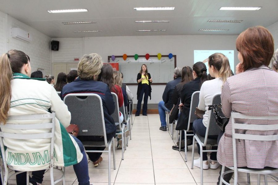 Alto Vale recebe 1º encontro de Núcleos de RH do estado