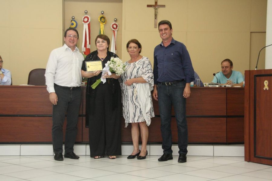 Nucleada da ACIRS recebe Comenda da Mulher