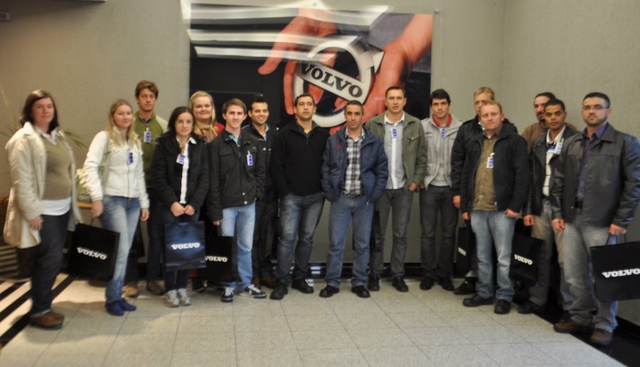 Membros do Núcleo de Segurança do Trabalho participaram de visita a Volvo Brasil