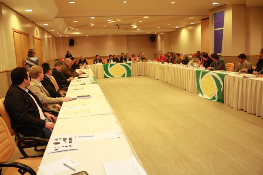 Classe empresarial debate infraestrutura em reunião itinerante da FACISC