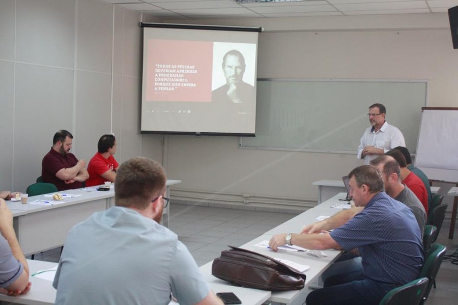 Projeto social voltado a estudantes é apresentado ao Núcleo de Informática da ACIRS