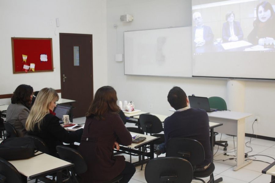 Instituições de ensino conhecem estratégia de trabalho de associação de Joinville