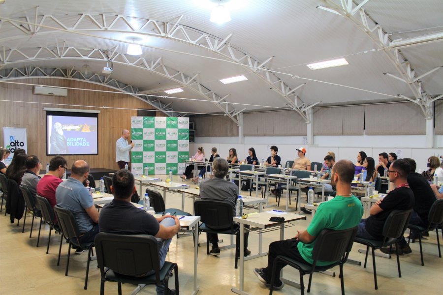 Em parceria com Sebrae, ACIRS realiza evento para capacitação de lideranças dos núcleos empresariais
