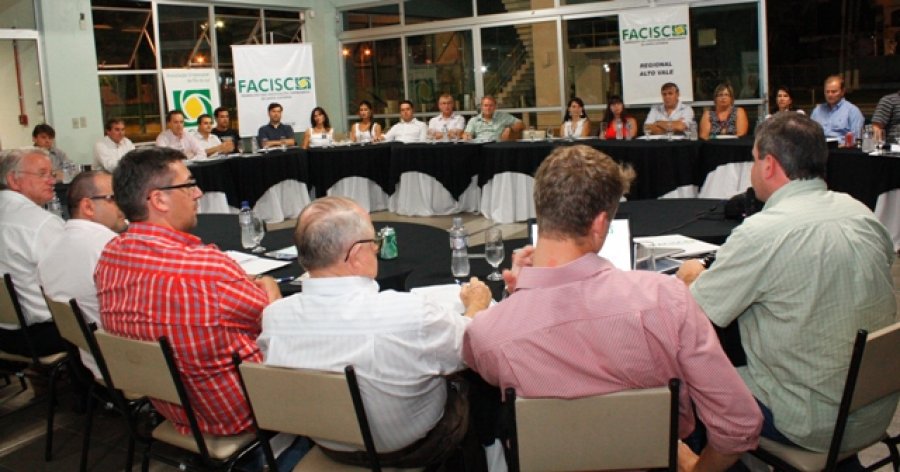 Desenvolvimento do Alto Vale em discussão na reunião da FACISC