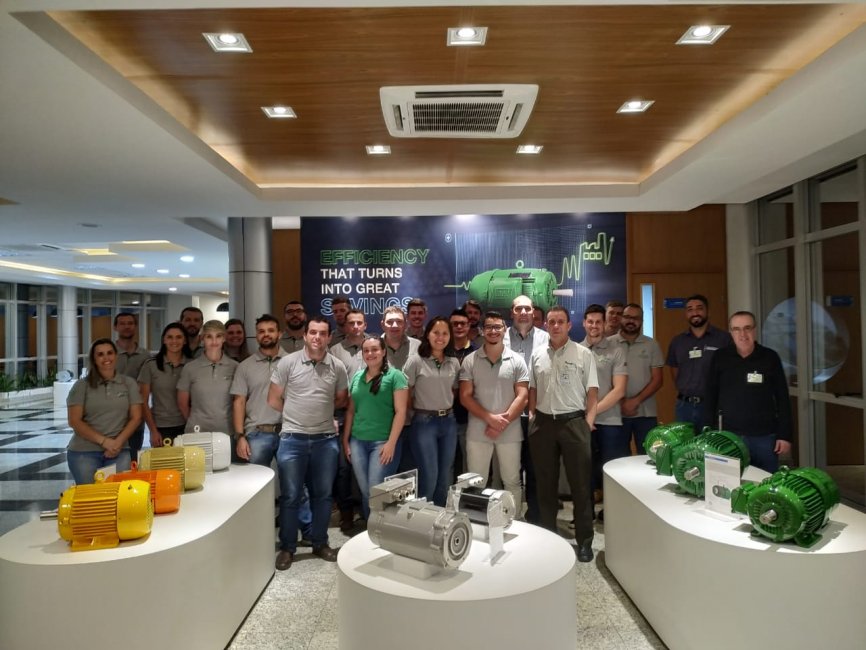 Representantes da ACIRS visitam uma das maiores fabricantes de equipamentos elétricos do mundo, sediada em Santa Catarina