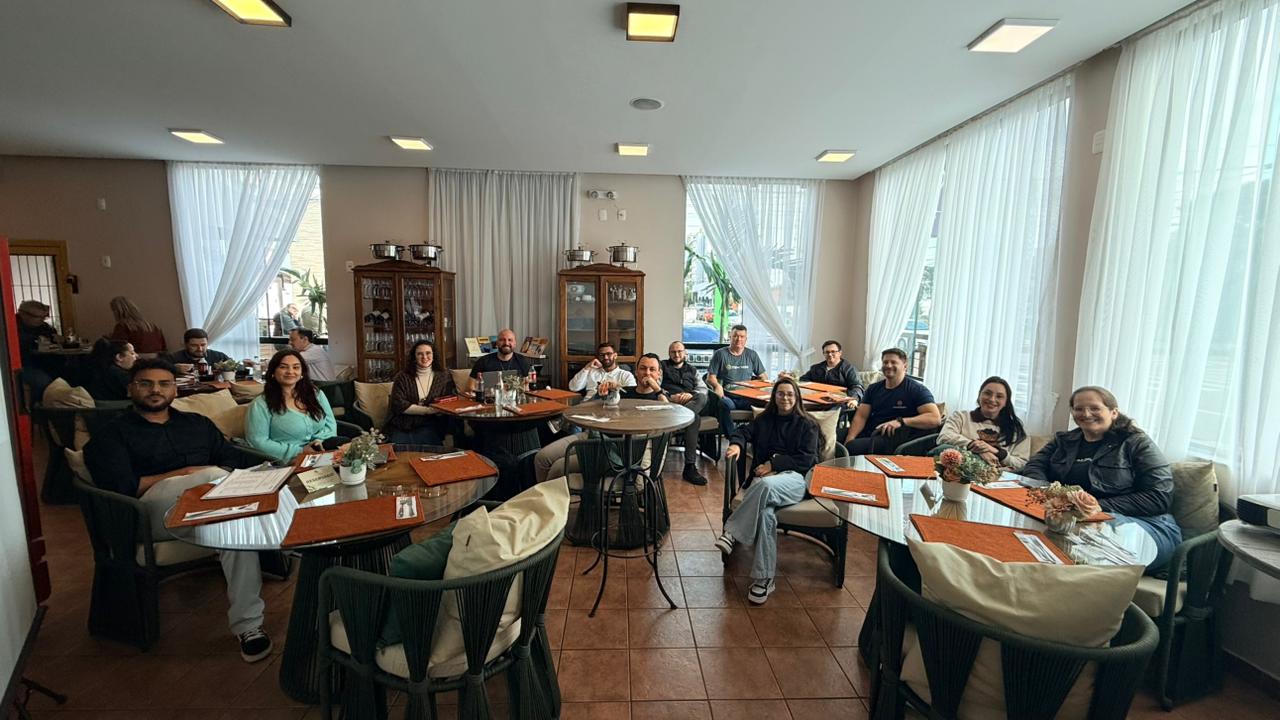 Imagem destaque na postagem Polo ACATE-ACIRS leva ecossistema tech à Fersul com foco em geração de negócios